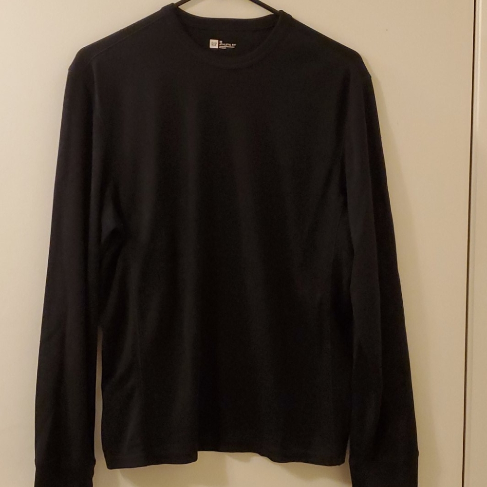 Gap all black athletic shirt